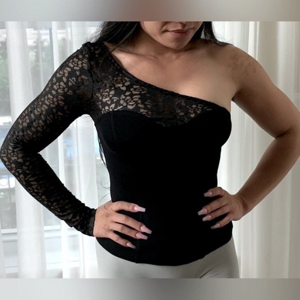 Bebe size XS one shoulder top